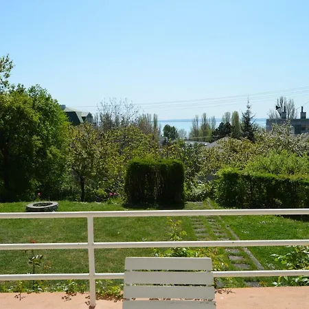 Belvarosi Nyaralo Holiday home Balatonfured