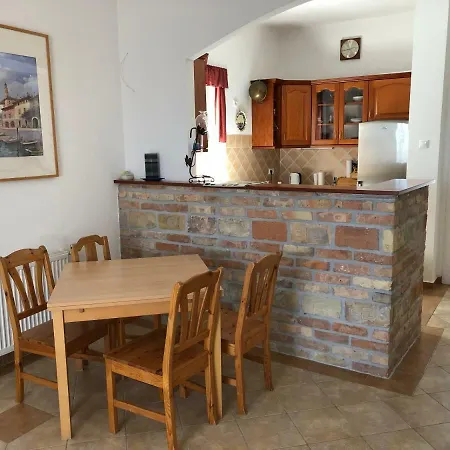 Belvárosi Nyaraló Casa de Férias *
