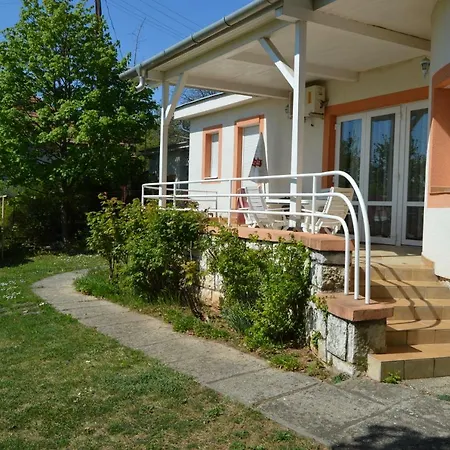Holiday home Belvarosi Nyaralo *